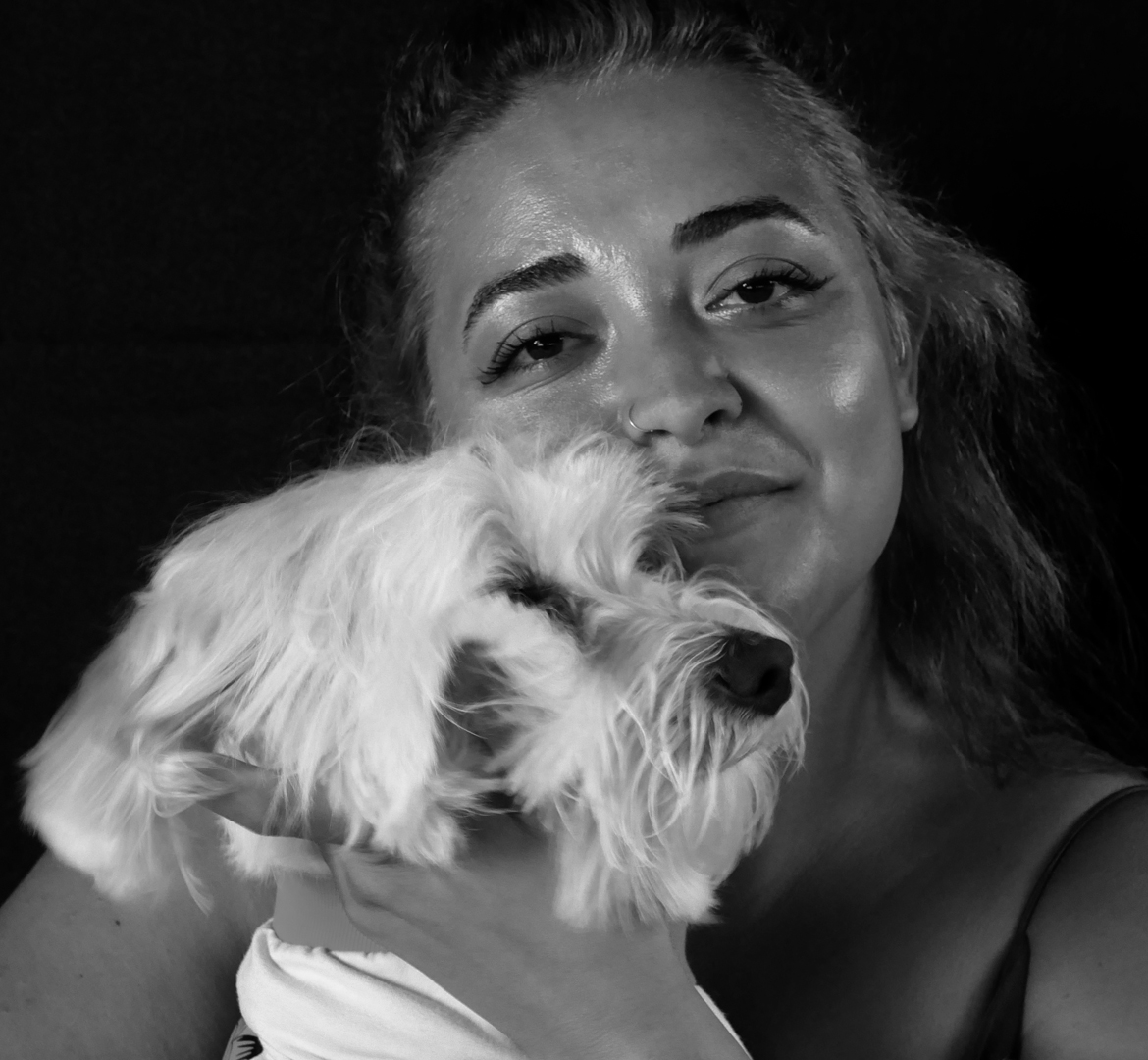 Carlos bichon maltais avec sa maîtresse
