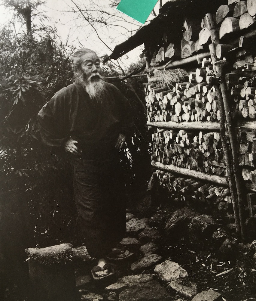 Akeji Sumiyoshi: Budoka, maître de calligraphie, chaman, est l'une de ces figures hors du temps