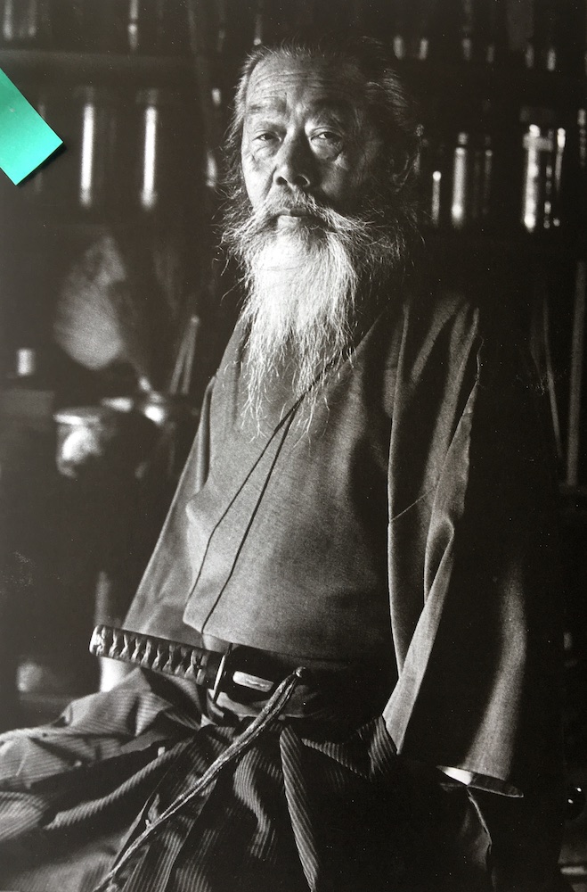 Akeji Sumiyoshi: Budoka, maître de calligraphie, chaman, est l'une de ces figures hors du temps